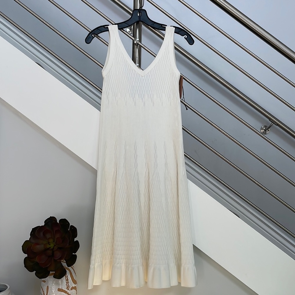 New with tags white Alaia Paris body-con dress. Size XS.